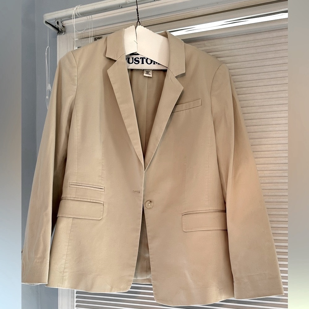 Banana republic, size 12 petite, cream blazer, only worn a few times